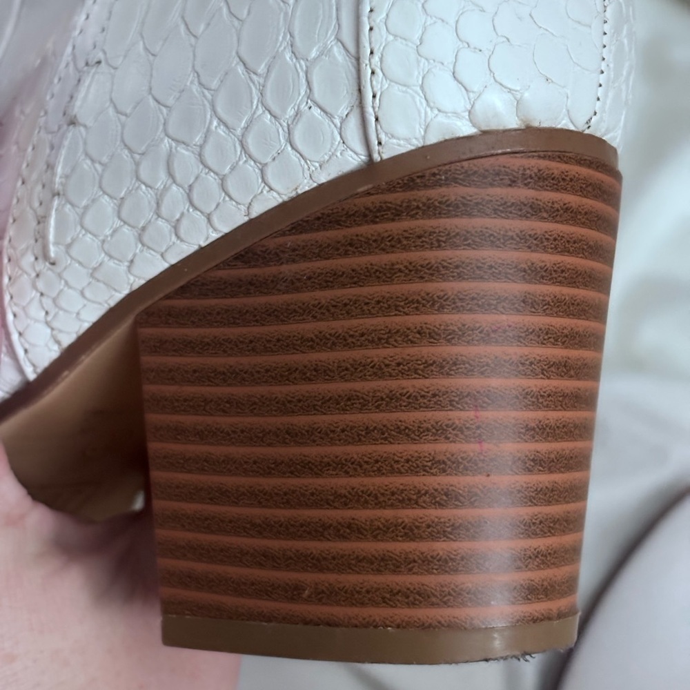 Chic White Croc Textured Slip On Ankle Booties With Block Heel | Size 10 - Picture 10 of 11